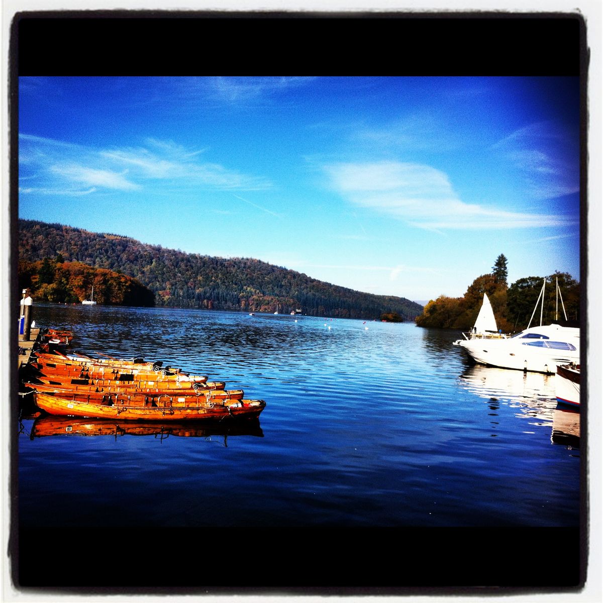 BEAUTIFUL LAKE-DISTRICT