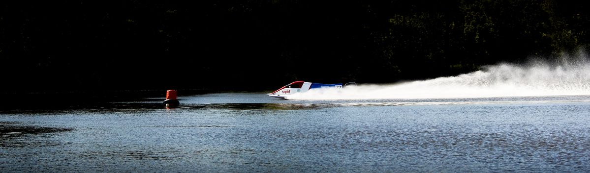 F2 powerboat heading for the turn. Practice session at my local powerboat club. 