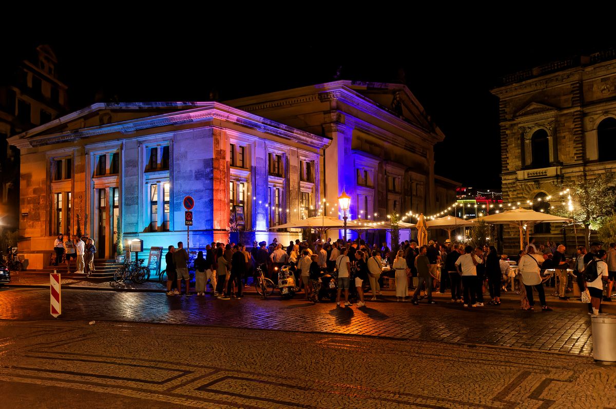 Discotheka unterm Sternenhimmel im Opera in der Schinkelwache in Dresden