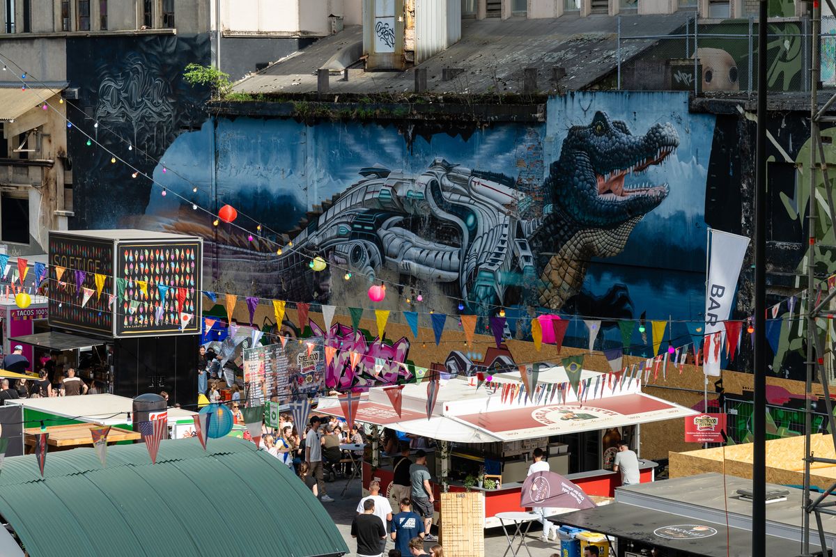 Bühne für Graftitikünstler und Streetfood